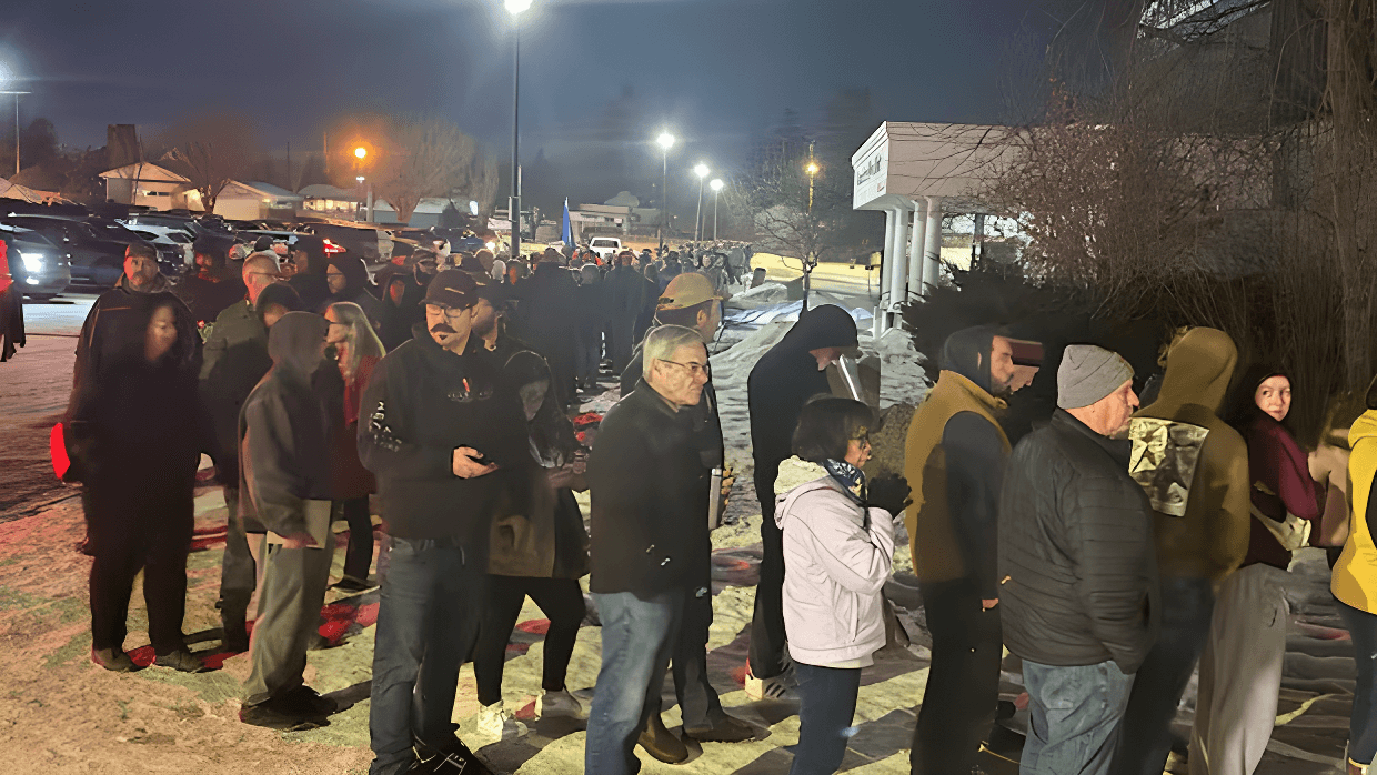 Hundreds line up in central Alberta as group begins signature drive for independence referendum